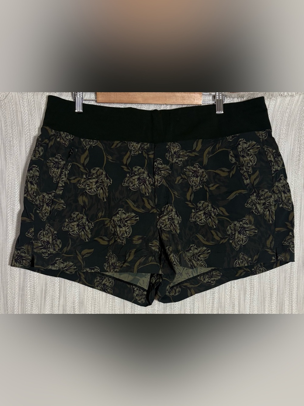 Athleta Black Floral Pull-On Athletic Shorts